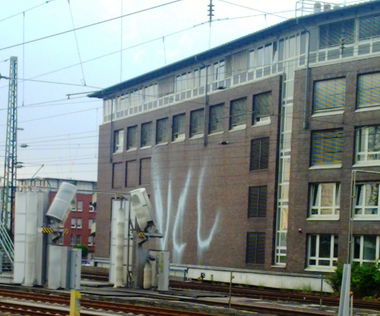 Graffiti Bombing - Photo by ZUGZWANG - vcu, bremen (2015)