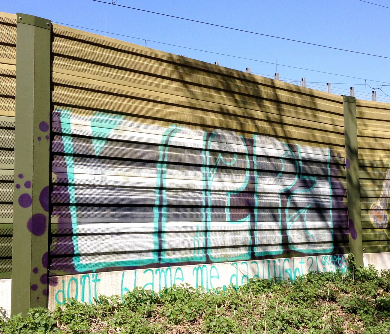 Graffiti Bombing - Photo by ZUGZWANG