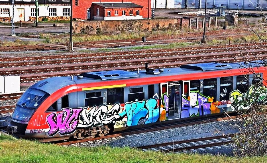 Graffiti Train - Photo by ZUGZWANG