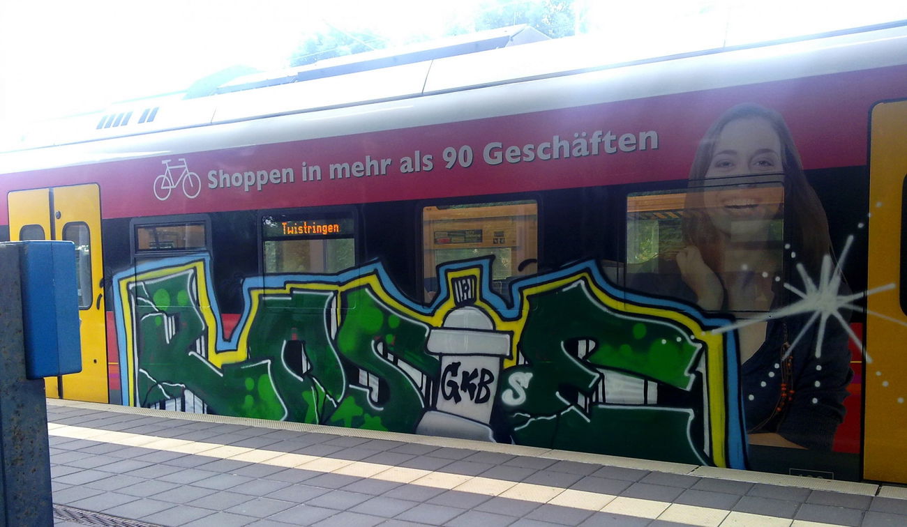 Graffiti Train - Photo by ZUGZWANG - rosie, bremerhaven, bremen