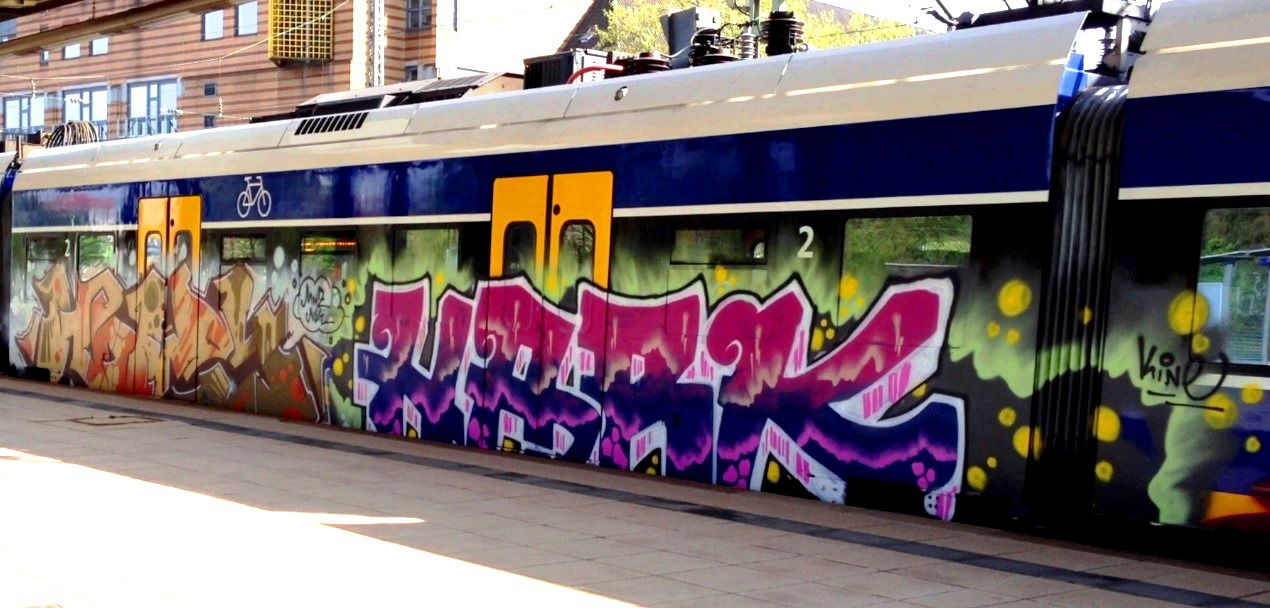 Graffiti Train - Photo by ZUGZWANG - howy, hark (2018)