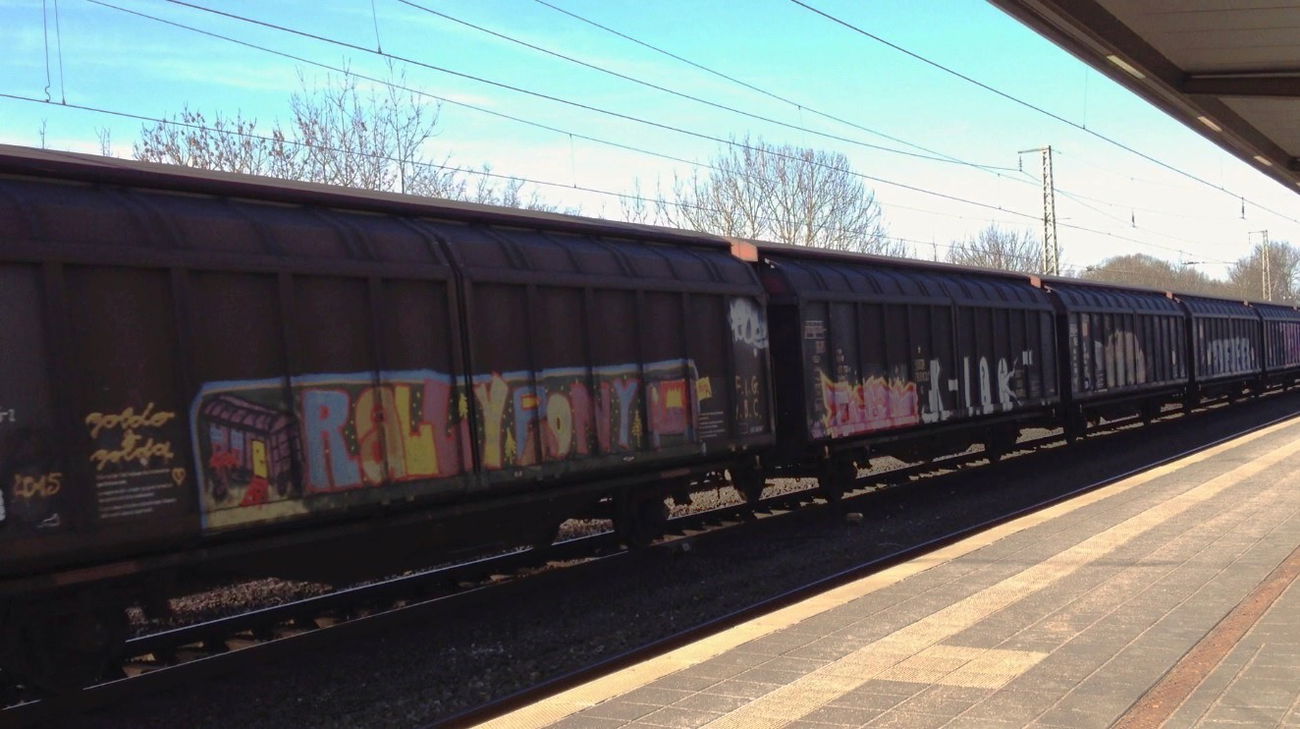 Graffiti Train - Photo by ZUGZWANG - rally