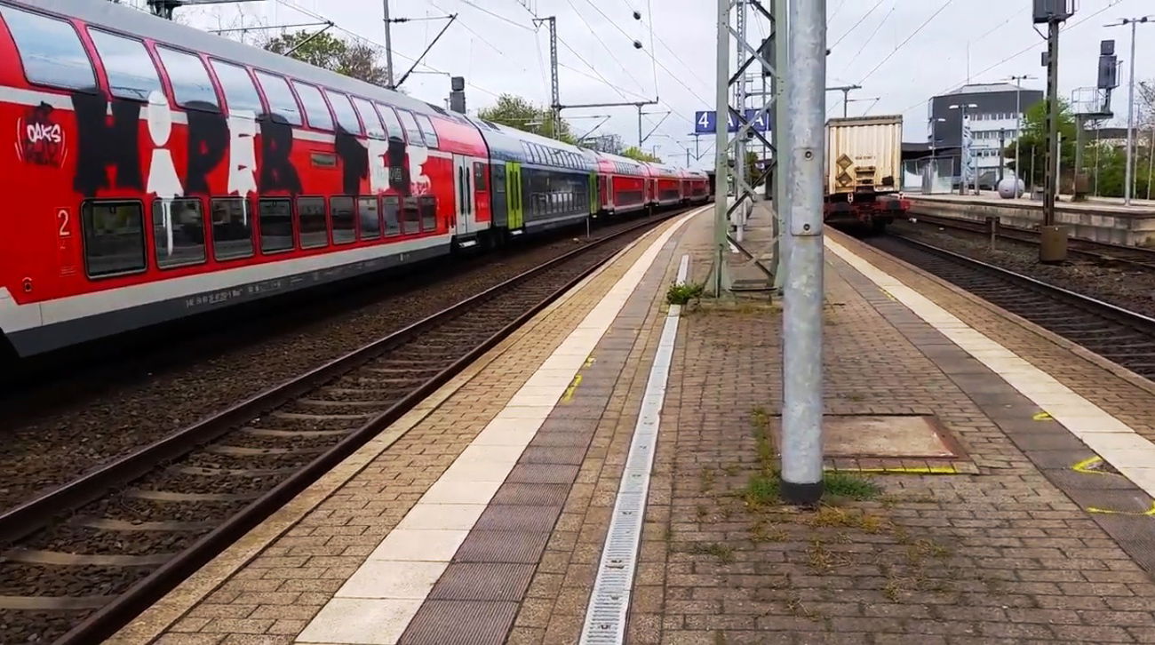 Graffiti Train - Photo by ZUGZWANG - hiper, tese (2017)