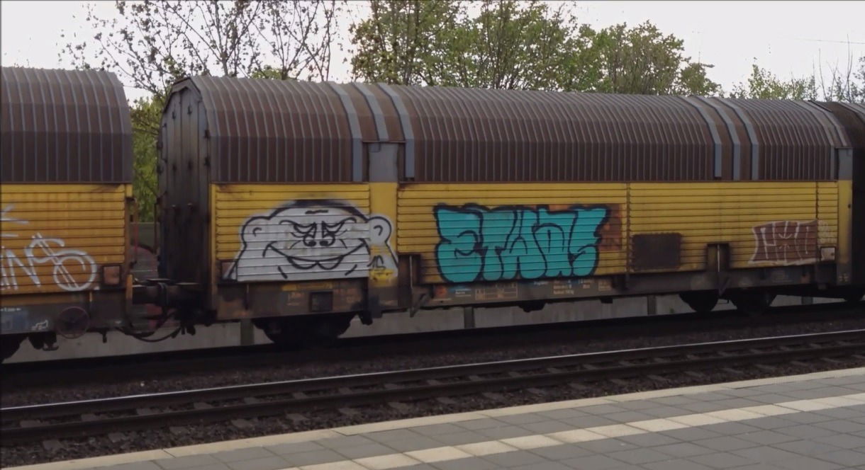 Graffiti Train - Photo by ZUGZWANG - etwas