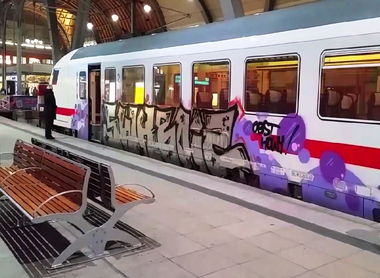Graffiti Train - Photo by ZUGZWANG - swk