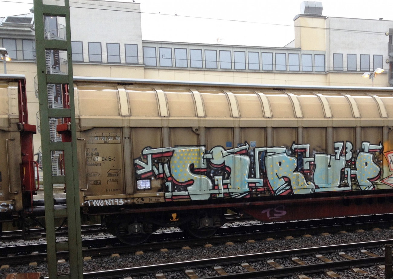 Graffiti Train - Photo by ZUGZWANG