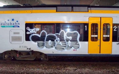 Graffiti Train - Photo by ZUGZWANG - yoga
