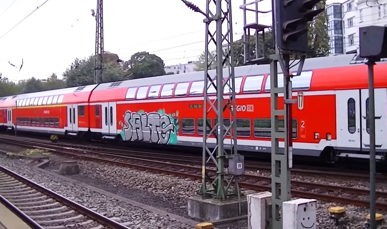 Graffiti Train - Photo by ZUGZWANG