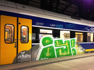 Graffiti Train - Photo by ZUGZWANG - iy (2018)