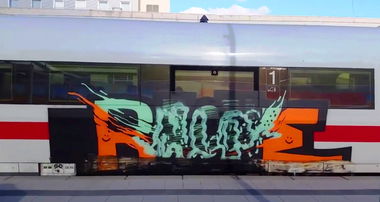 Graffiti Train - Photo by ZUGZWANG - rache, dsf (2015)