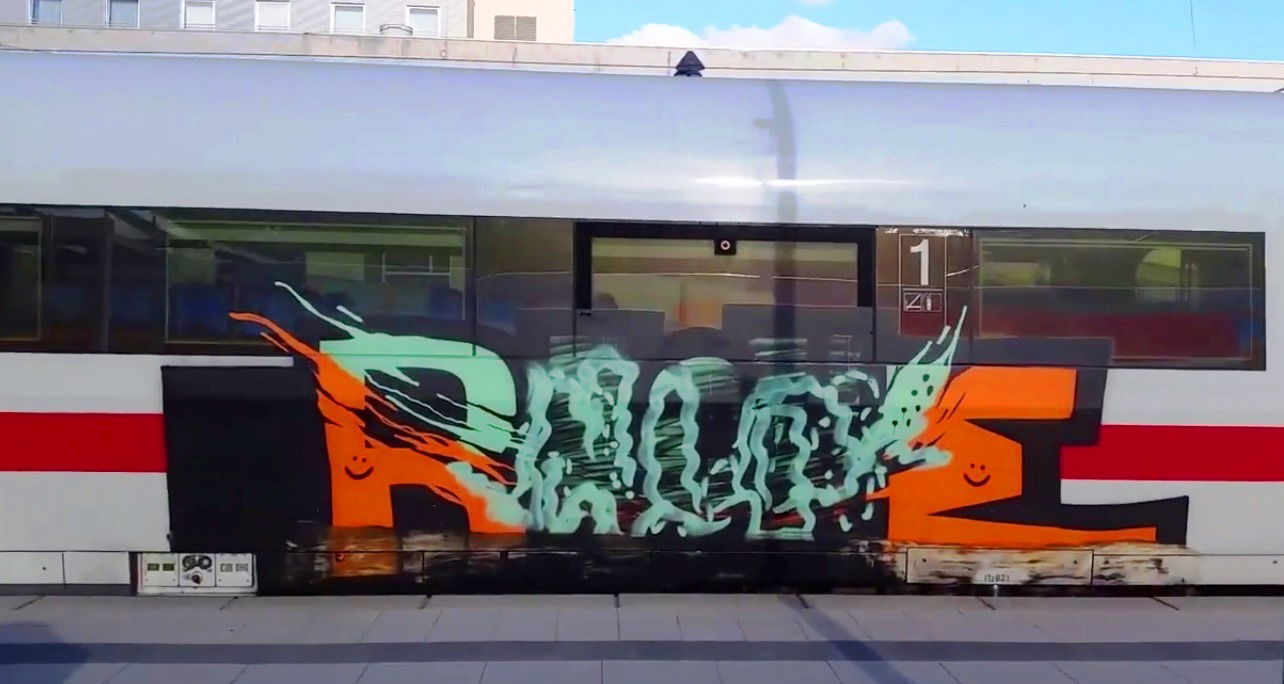 Graffiti Train - Photo by ZUGZWANG - rache, dsf (2015)