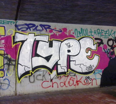 Graffiti Bombing - Photo by ZUGZWANG - type