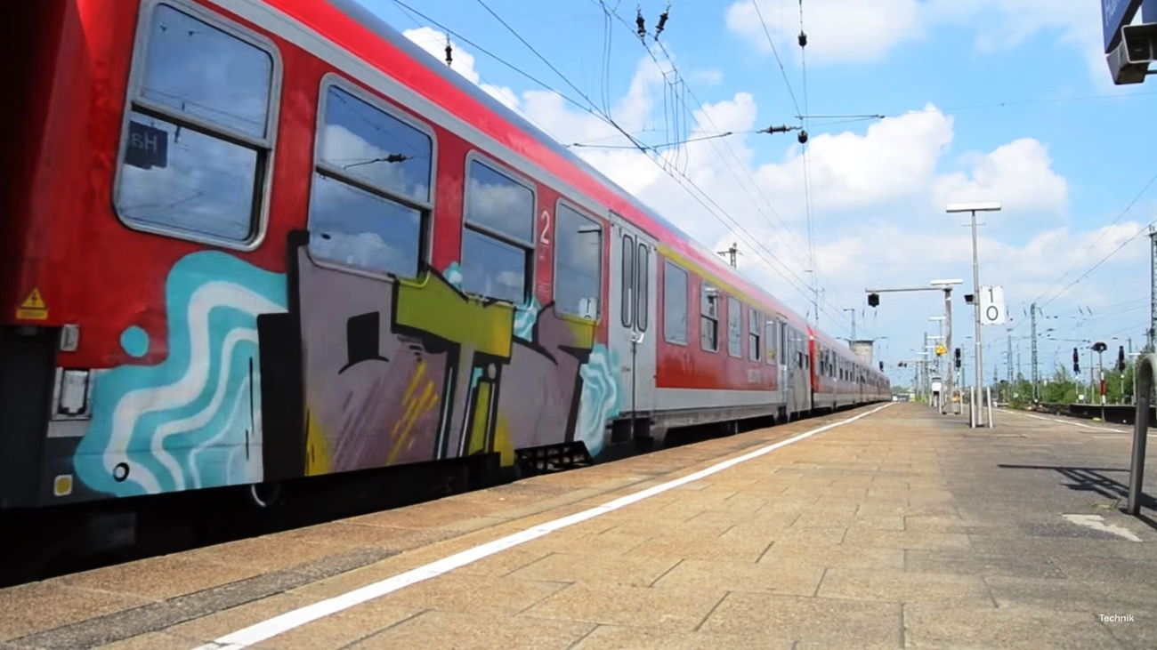 Graffiti Train - Photo by ZUGZWANG - otis, hamburg