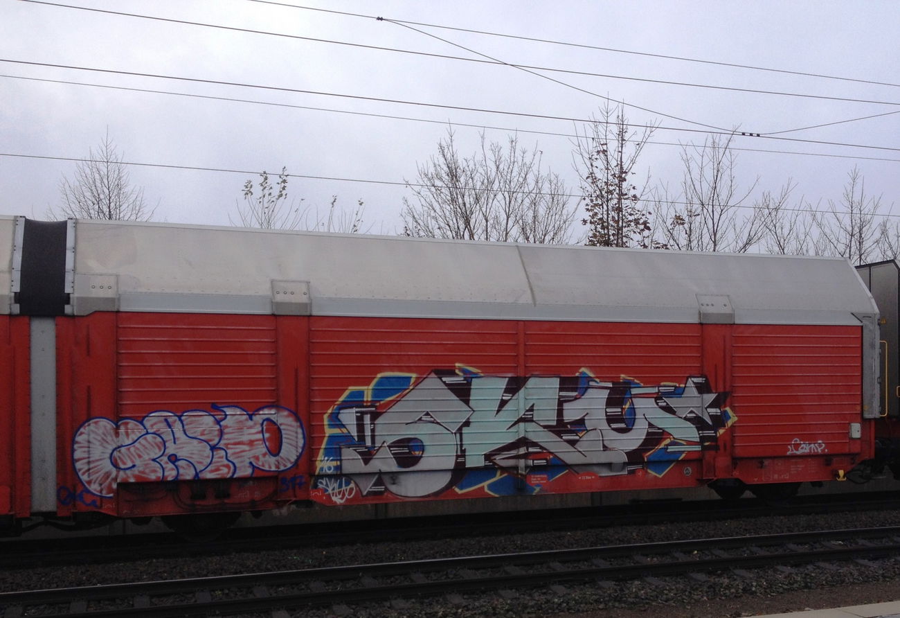 Graffiti Train - Photo by ZUGZWANG - sky