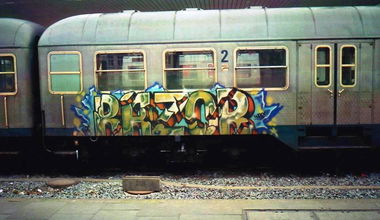 Graffiti Train - Photo by ZUGZWANG - razor, cos