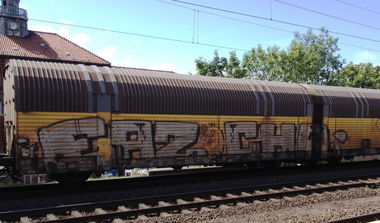 Graffiti Train - Photo by ZUGZWANG - faz, chile