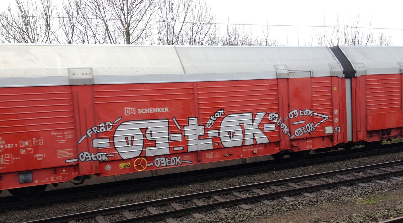 Graffiti Train - Photo by ZUGZWANG