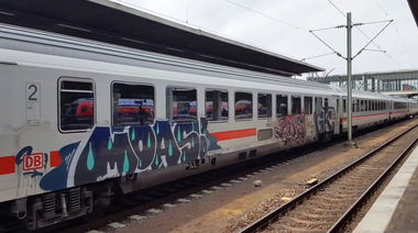 Graffiti Train - Photo by ZUGZWANG - moas (2017)
