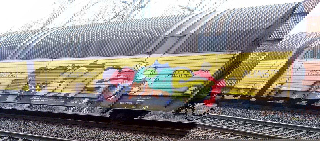Graffiti Train - Photo by ZUGZWANG - moses, taps, alias
