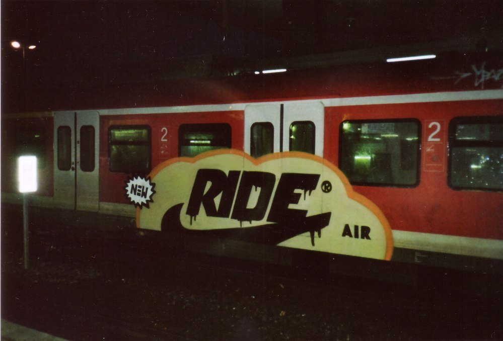 Graffiti Train - Photo by ZUGZWANG - rider, nike, air