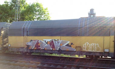 Graffiti Train - Photo by ZUGZWANG