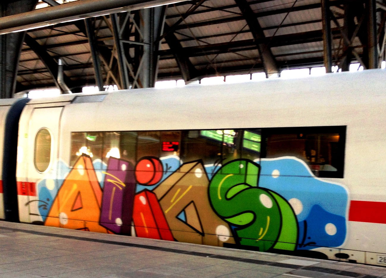 Graffiti Train - Photo by ZUGZWANG - alias (2018)