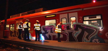 Graffiti Train - Photo by ZUGZWANG - esit