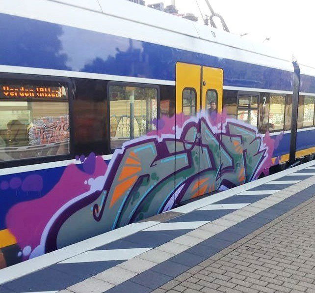 Graffiti Train - Photo by ZUGZWANG - niek