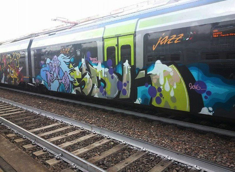 Graffiti Train - Photo by ZUGZWANG