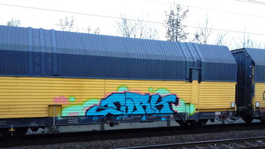 Graffiti Train - Photo by ZUGZWANG - zork