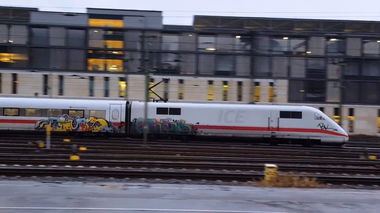 Graffiti Train - Photo by ZUGZWANG