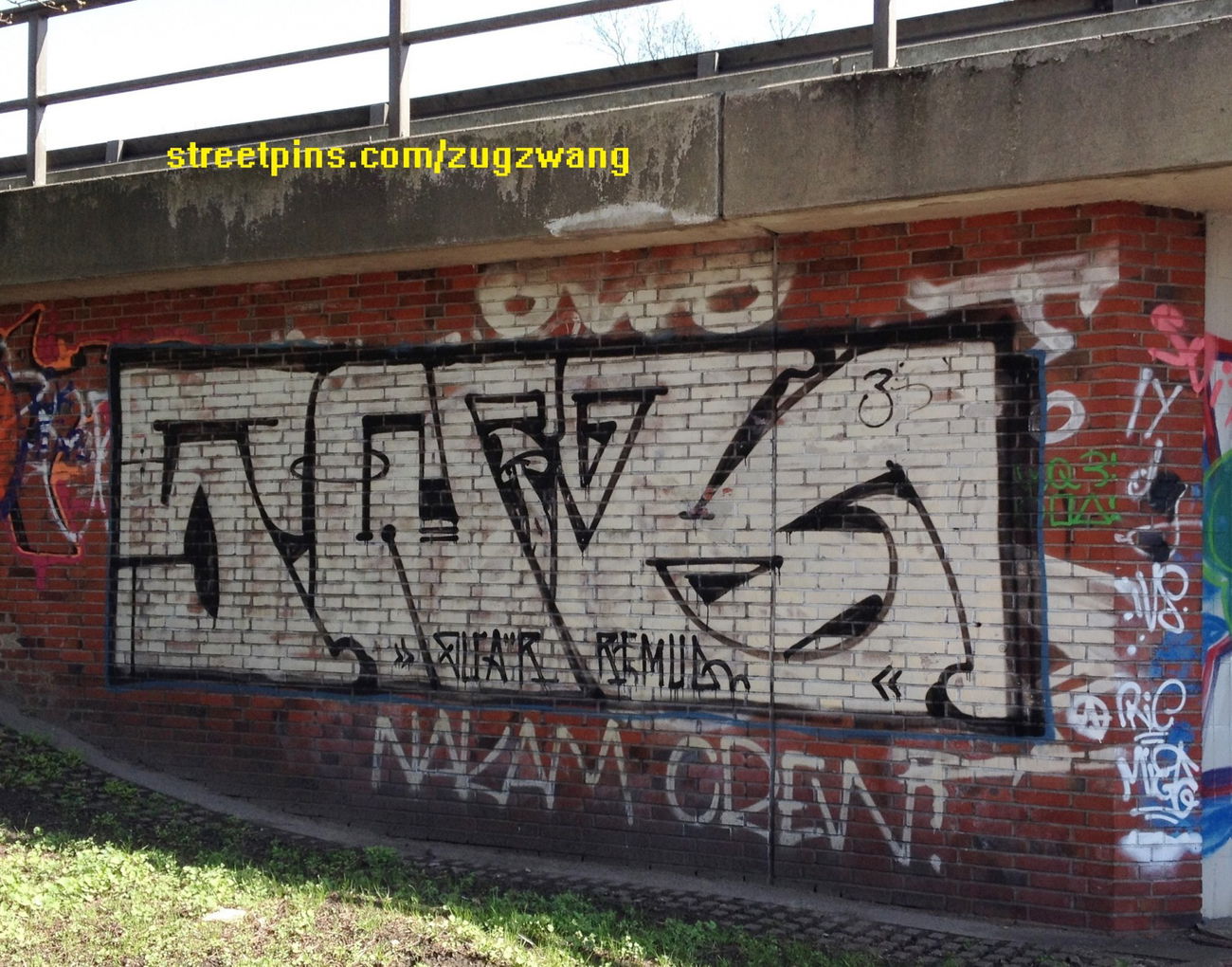 Graffiti Bombing - Photo by ZUGZWANG - swk