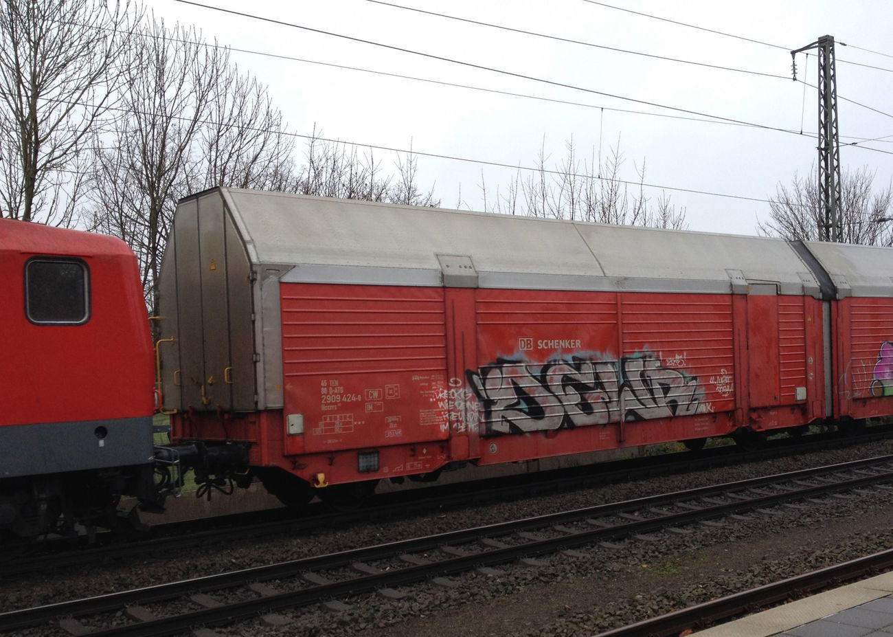 Graffiti Train - Photo by ZUGZWANG