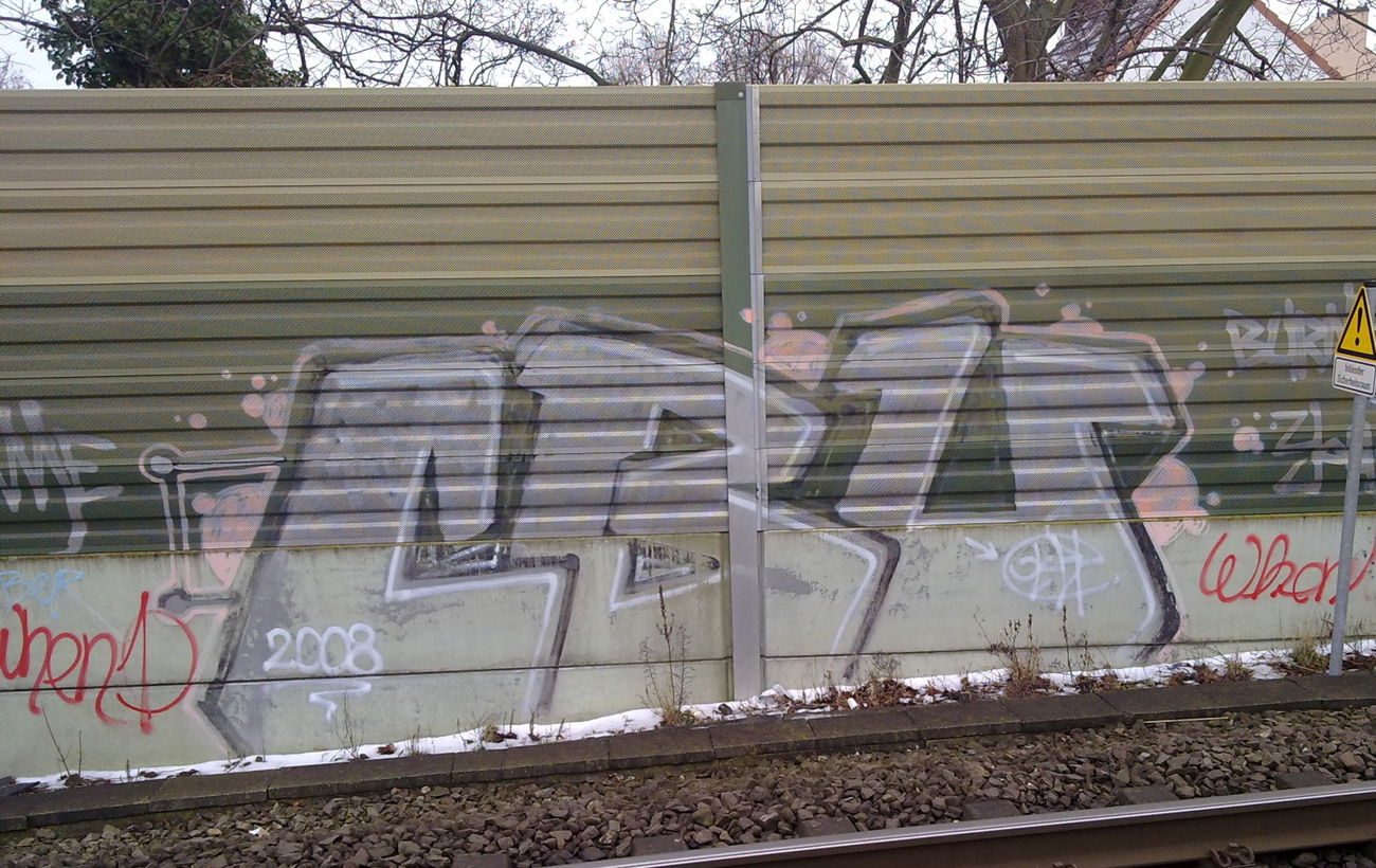 Graffiti Bombing - Photo by ZUGZWANG - cbu (2008)