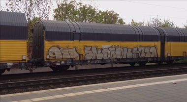 Graffiti Train - Photo by ZUGZWANG - 911