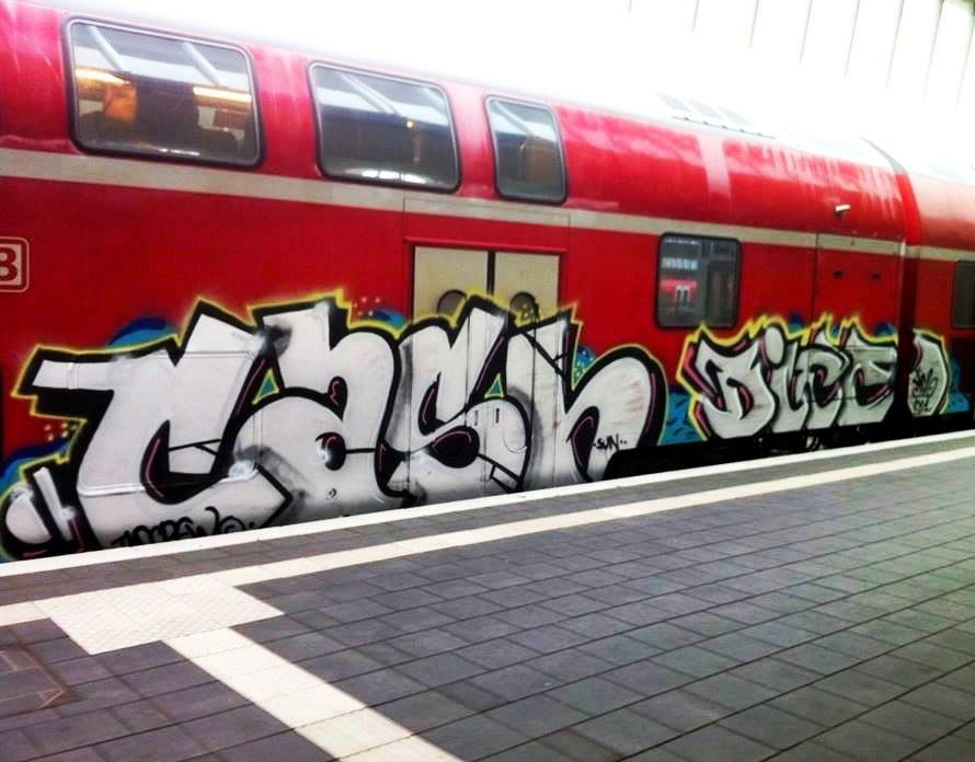 Graffiti Train - Photo by ZUGZWANG - cash, dice (2012)