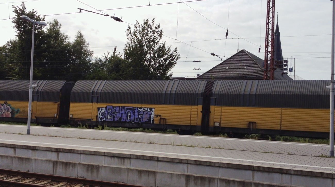 Graffiti Train - Photo by ZUGZWANG