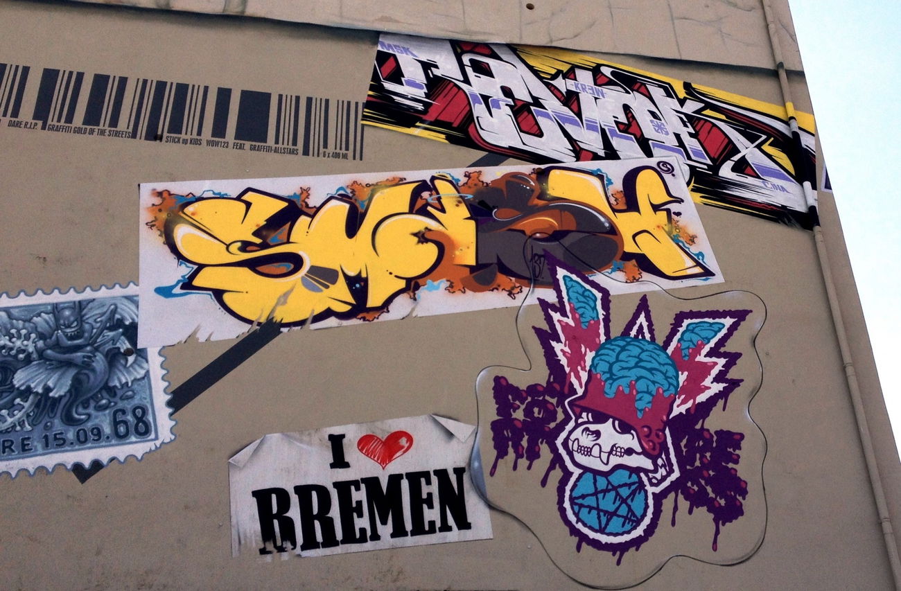 Graffiti Wall - Photo by ZUGZWANG - can2, wow123, dare