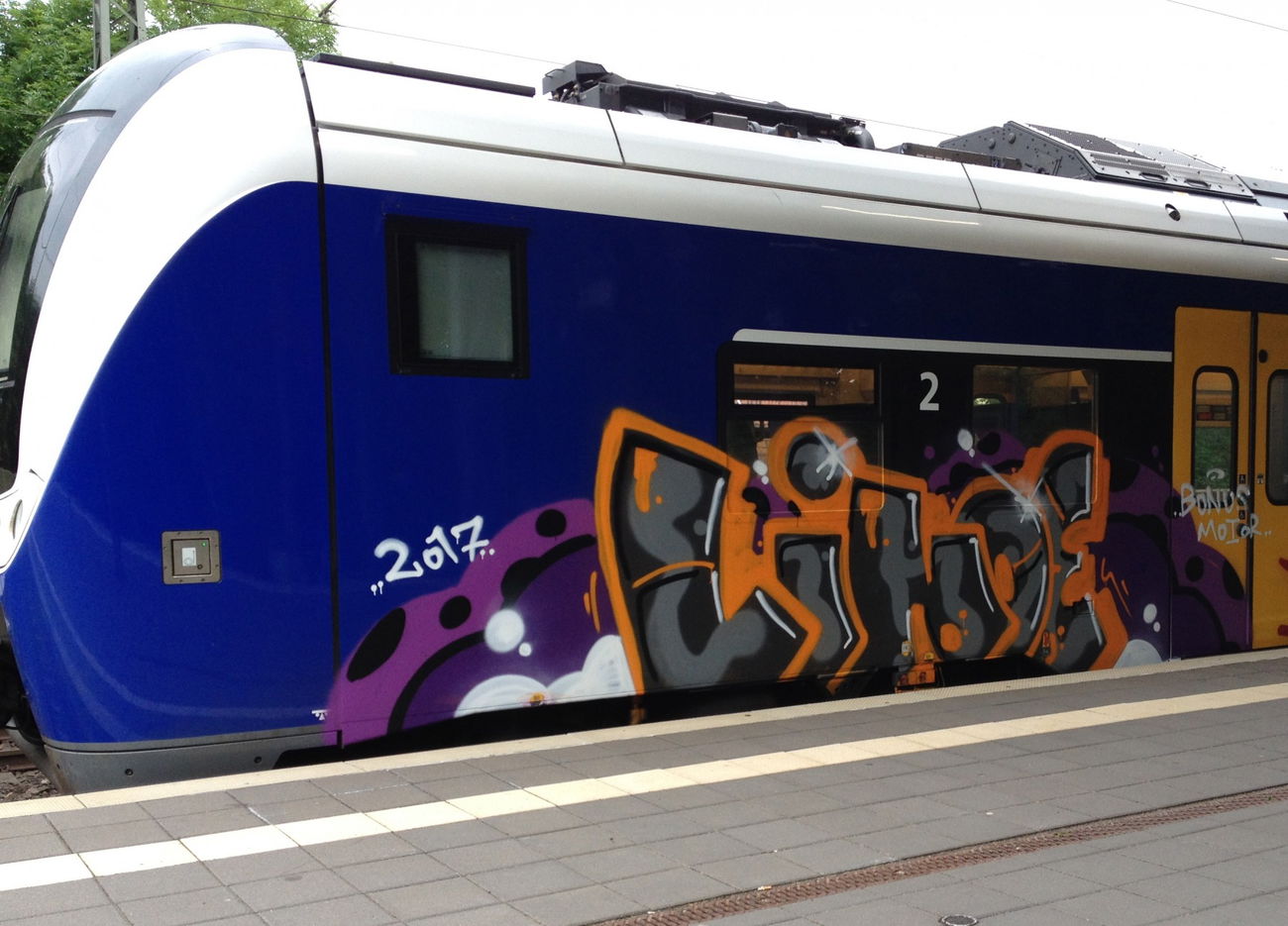 Graffiti Train - Photo by ZUGZWANG - linoe (2017)
