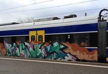 Graffiti Train - Photo by ZUGZWANG - howy (2017)