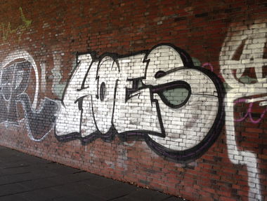 Graffiti Bombing - Photo by ZUGZWANG - hoes