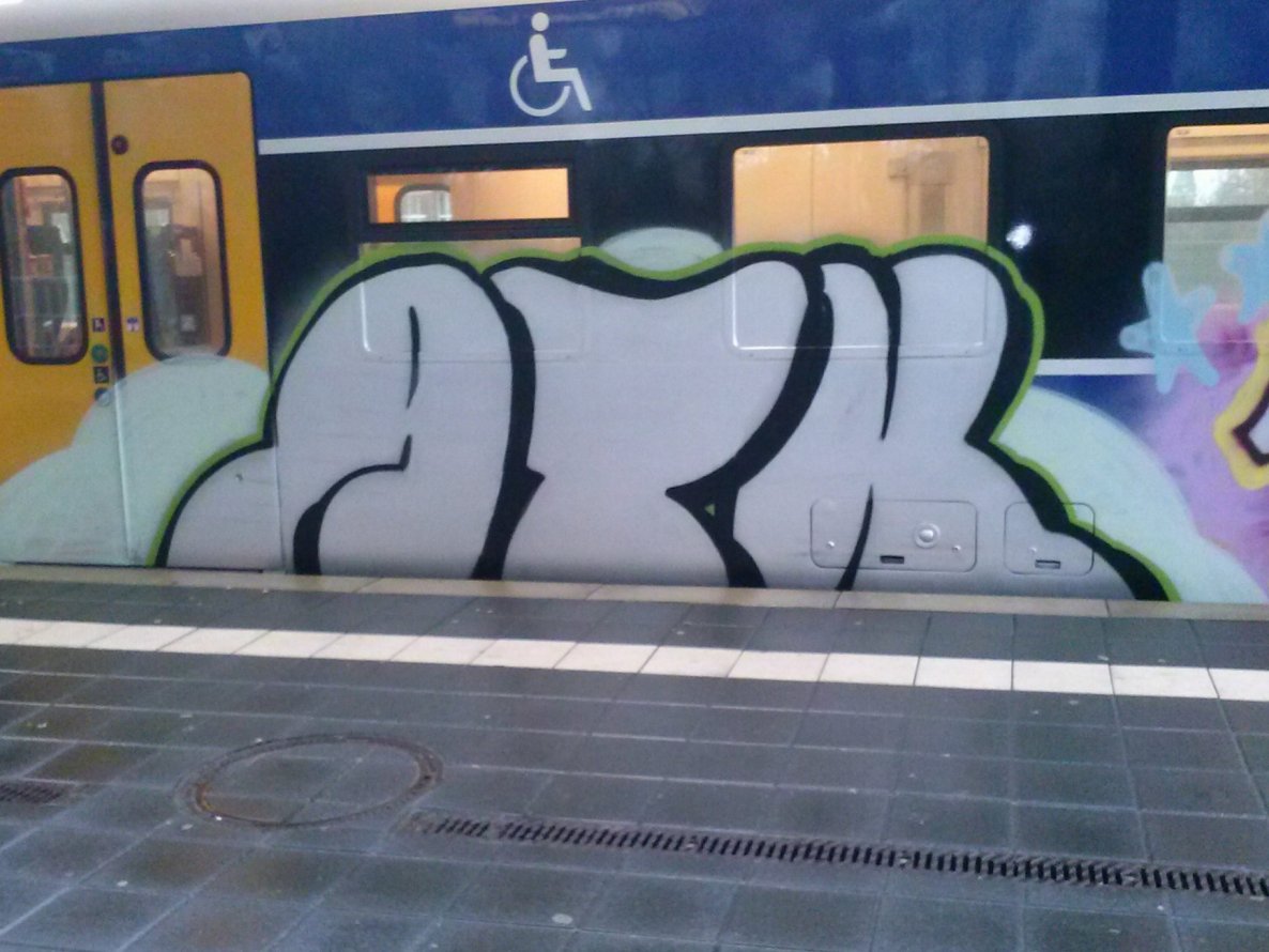 Graffiti Train - Photo by ZUGZWANG - atk, bremerhaven, 27