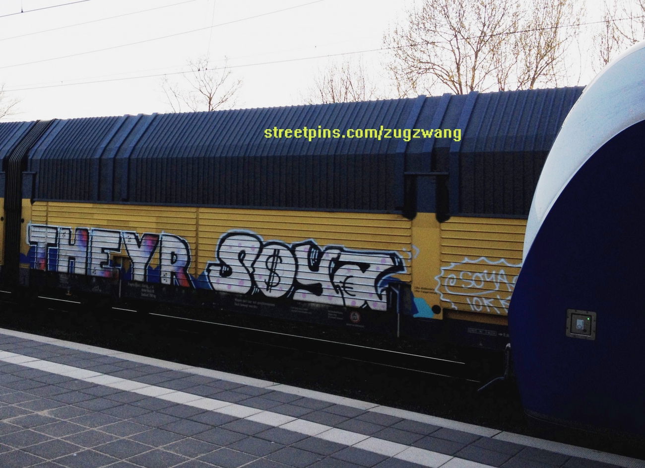 Graffiti Train in T - Photo by ZUGZWANG - theyr