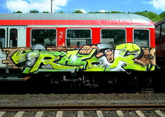 Graffiti Train - Photo by ZUGZWANG - razor, cos
