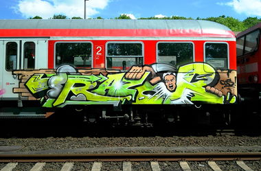 Graffiti Train - Photo by ZUGZWANG - razor, cos