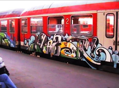 Graffiti Train - Photo by ZUGZWANG - razor