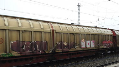 Graffiti Train - Photo by ZUGZWANG