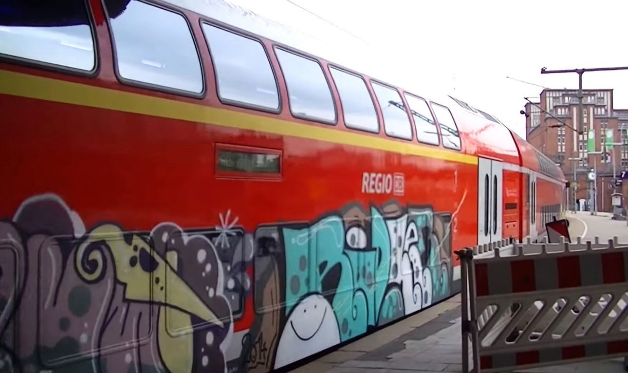 Graffiti Train - Photo by ZUGZWANG