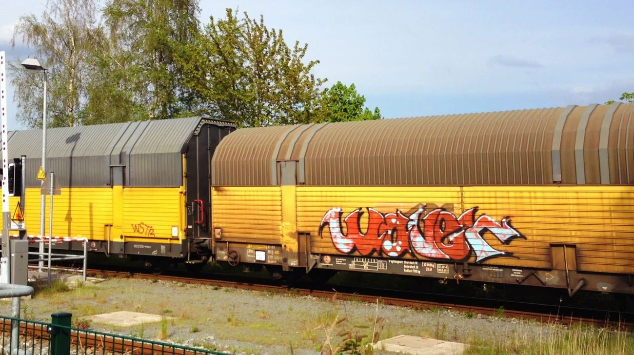 Graffiti Train - Photo by ZUGZWANG