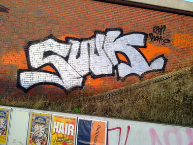 Graffiti Bombing - Photo by ZUGZWANG - swk